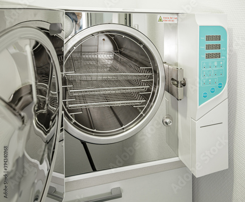 Cuadro en lienzo Medical autoclave for sterilising