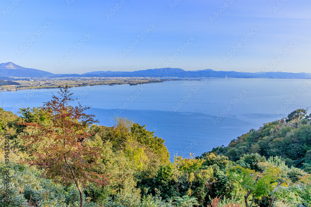 Obraz premium 秋の琵琶湖 滋賀県長浜市 つづら尾崎展望台 Autumn Biwako lake Shiga-ken Nagahama city tsudzuraozaki Observatory