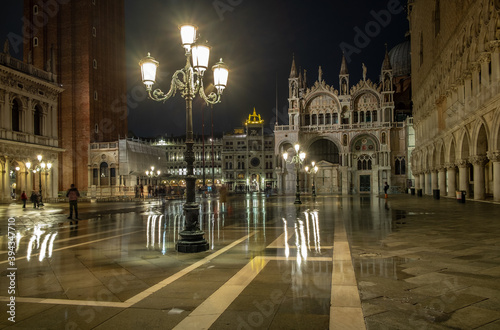 Venezia , piazza san Marco  con acqua alta © peggy