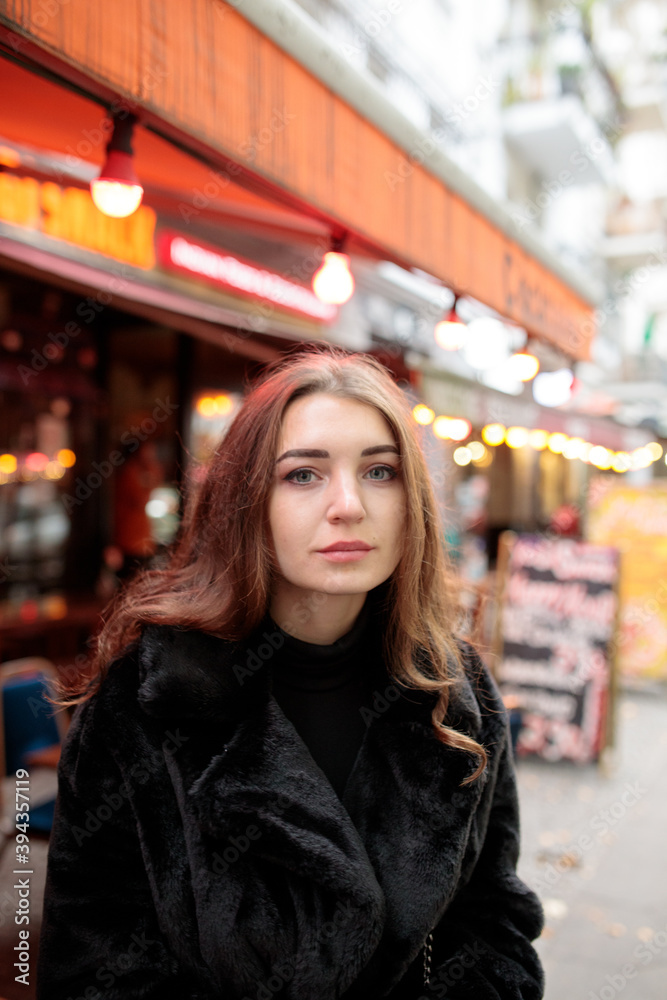 Mädchen in Berlin mit Maske 2020 Mädchen in Berlin mit Maske 2020