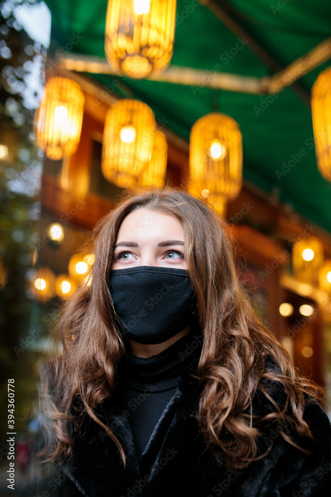 Mädchen in Berlin mit Maske 2020 Mädchen in Berlin mit Maske 2020