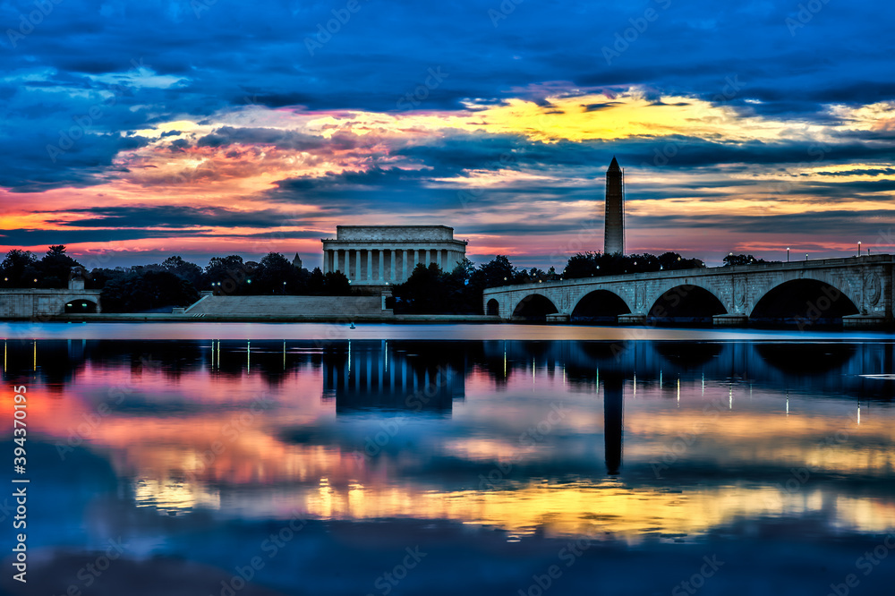 Fototapeta premium Washington DC cityscape - Abraham Lincoln Memorial, Washington Monument and Arlington Bridge on Potomac River - Washington DC United States of America