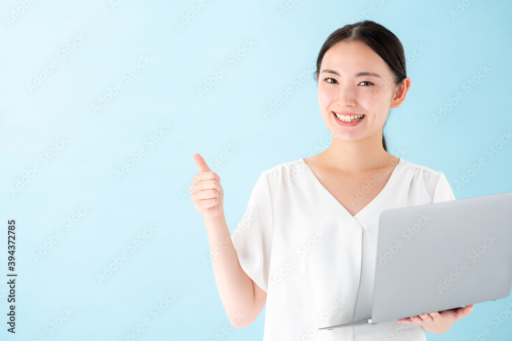 女性 パソコン 女性 パソコン