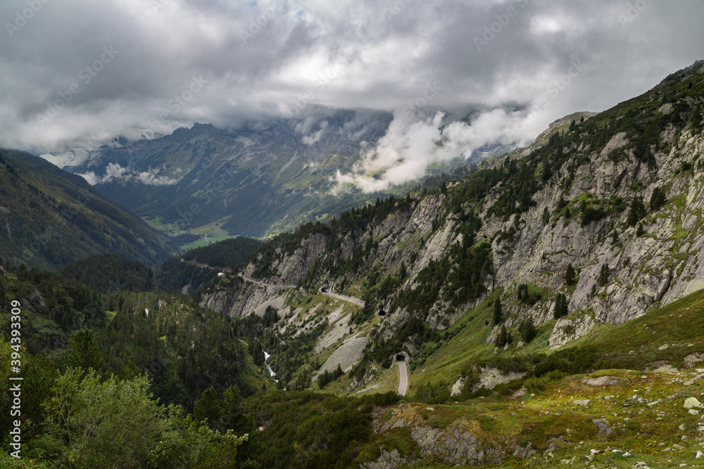 Panorama de la vallée de Lauterbrunnen en été en Suisse Panorama de la vallée de Lauterbrunnen en été en Suisse