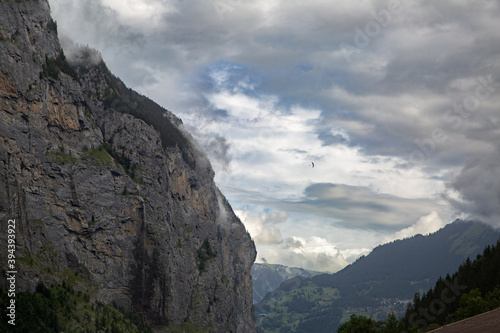 Panorama de la vallée de Lauterbrunnen en été en Suisse