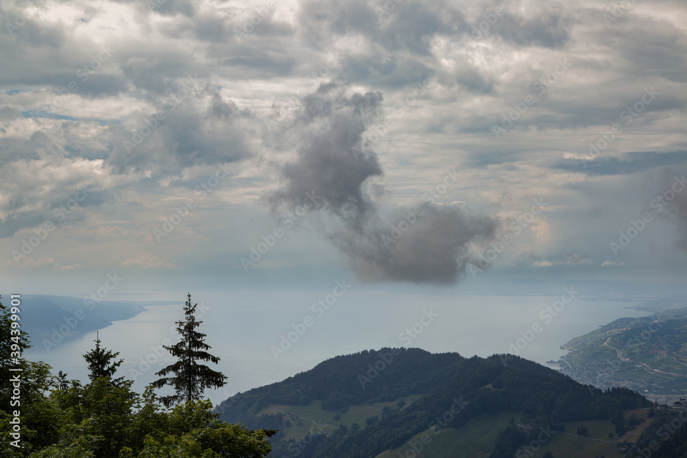 Panorama Lac de Genève depuis col de Sonloup en été