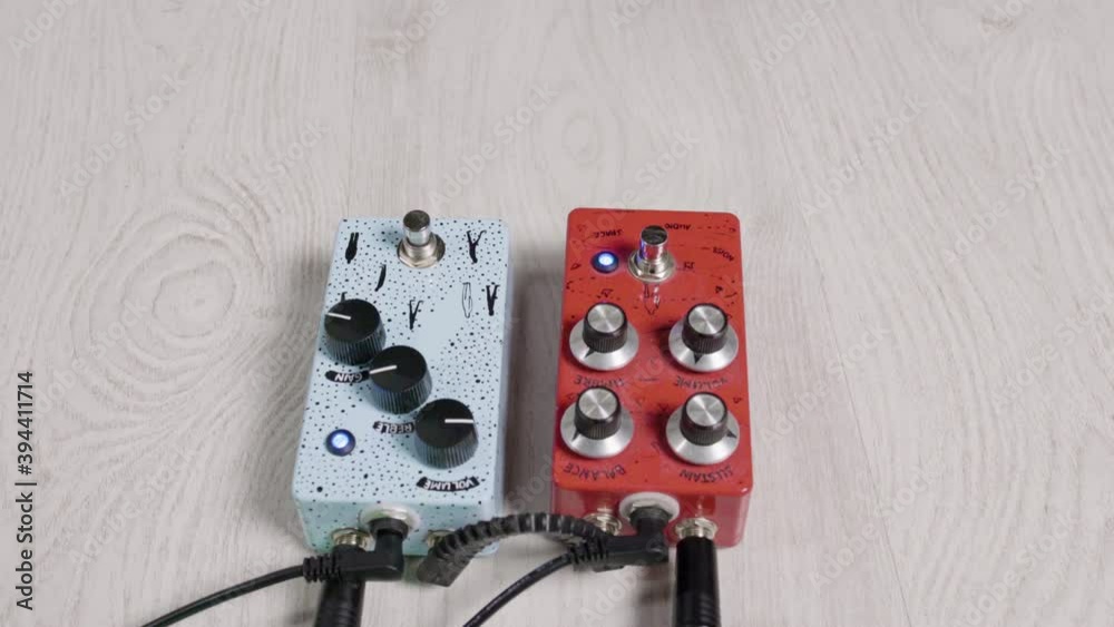 Vidéo Stock Guitar pedal effect stomp boxes with led indicator lights