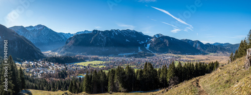 Panorama Oberammergau mit Kofel und Pürschling im Späthherbst