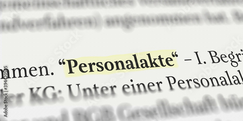 Personalakte im Buch mit Textmarker markiert photo