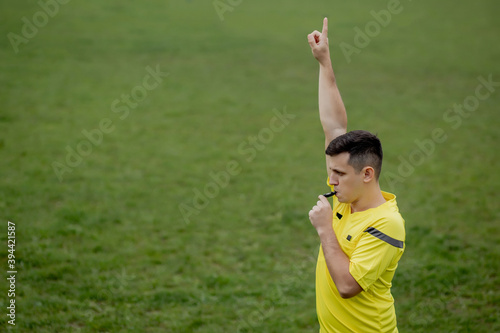 Φωτογραφία Referee indicates a violation of the rules