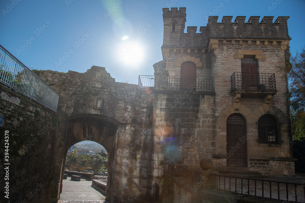 Castillo de la entrada a la parte vieja de Hondarribia, Basque country. 