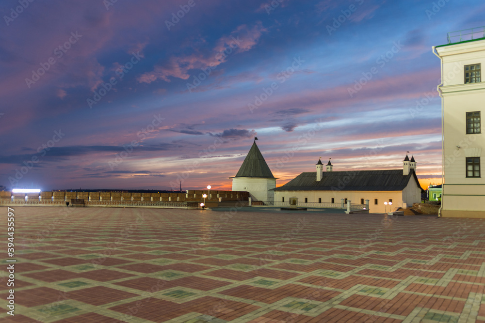Naklejka premium beautiful sunset on the square in the Kazan Kremlin, photo taken in June evening
