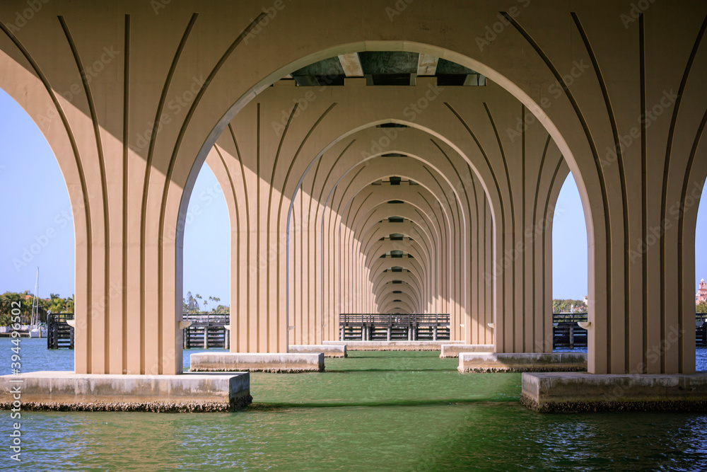 Fototapeta premium arch in the park