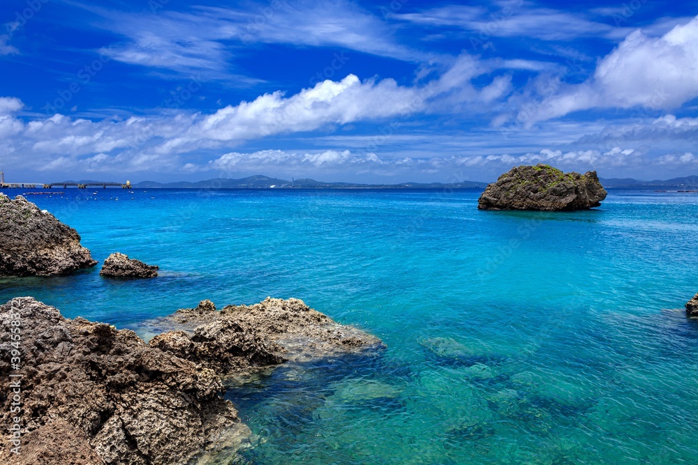 Naklejka premium 沖縄県・うるま市 宮城島 夏の海の風景
