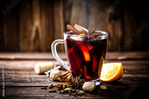 Photo Mulled wine, hot warming drink with spices