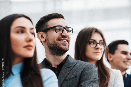 Obraz na płótnie close up. young business woman standing with her colleagues w salonie