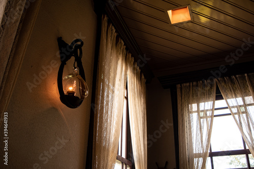 洋館とランプ、レトロ