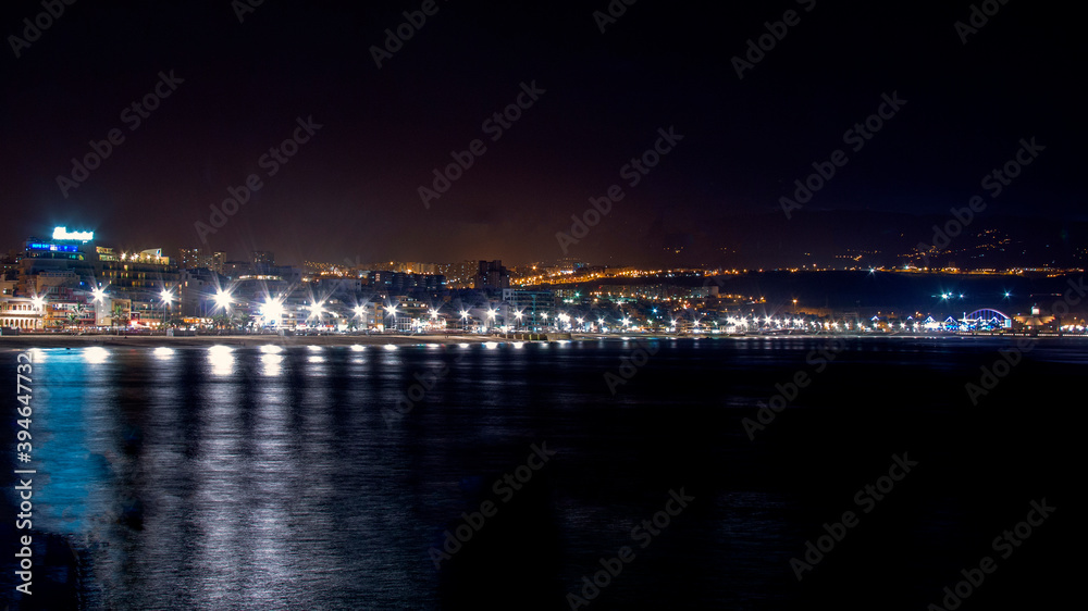Night in the city of Las Palmas, Las Cantera Beach
