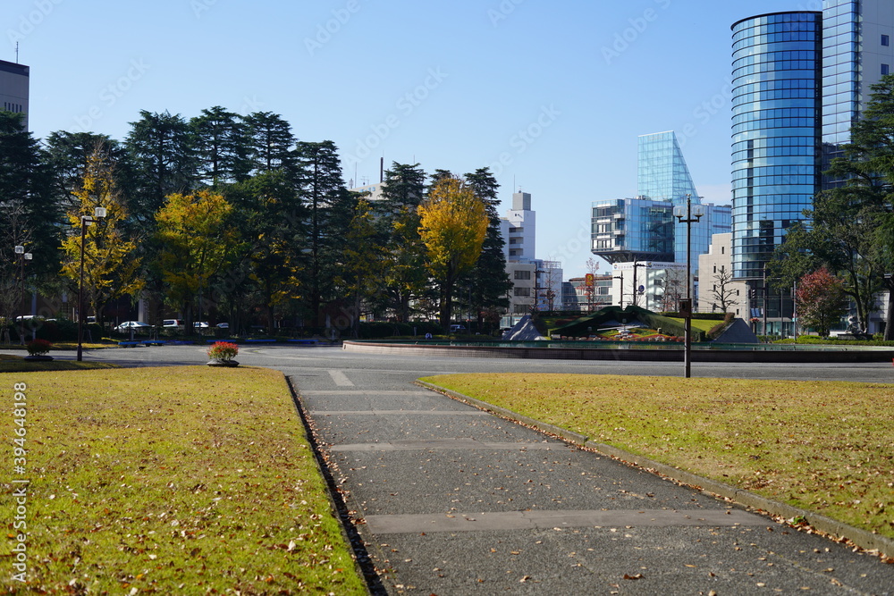 富山市庁舎前の無人の公園