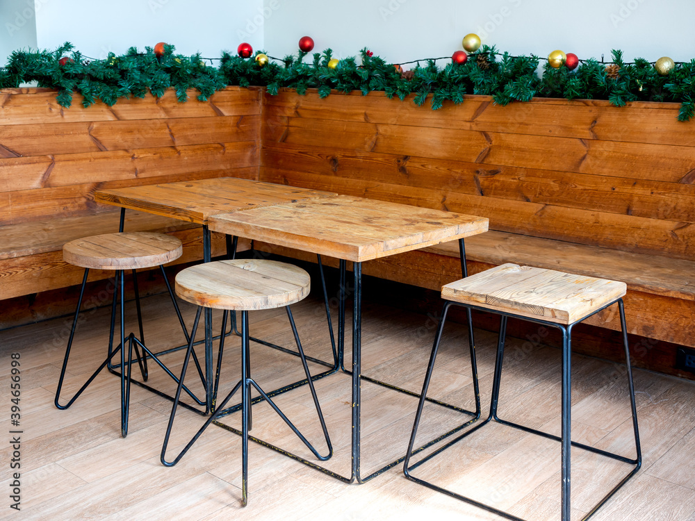 Obraz premium Empty wooden table and wooden chairs with Christmas ornament object decorations.