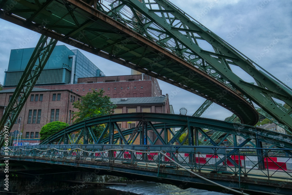 Alte Brücke und Fabrik in Wuppertal