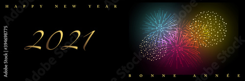 2021- Bannière ou affiche pour les vœux de nouvel an à l’ambiance de fêtes nocturnes avec des feux d’artifices - Texte Français, anglais, traduction : bonne année.