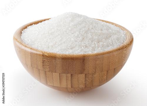 Obraz na płótnie Granulated white sugar in wooden bowl isolated on white background with clipping path w salonie