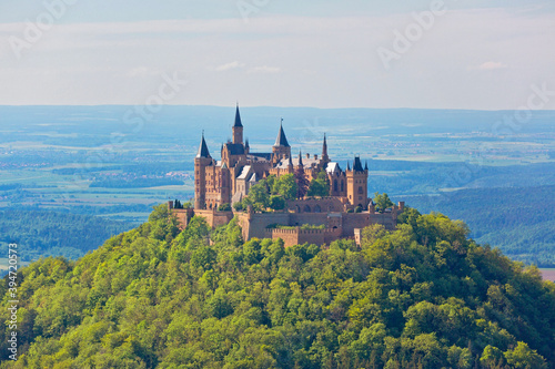 Burg Hohenzollern im Sommer, Deutschland © santosha57