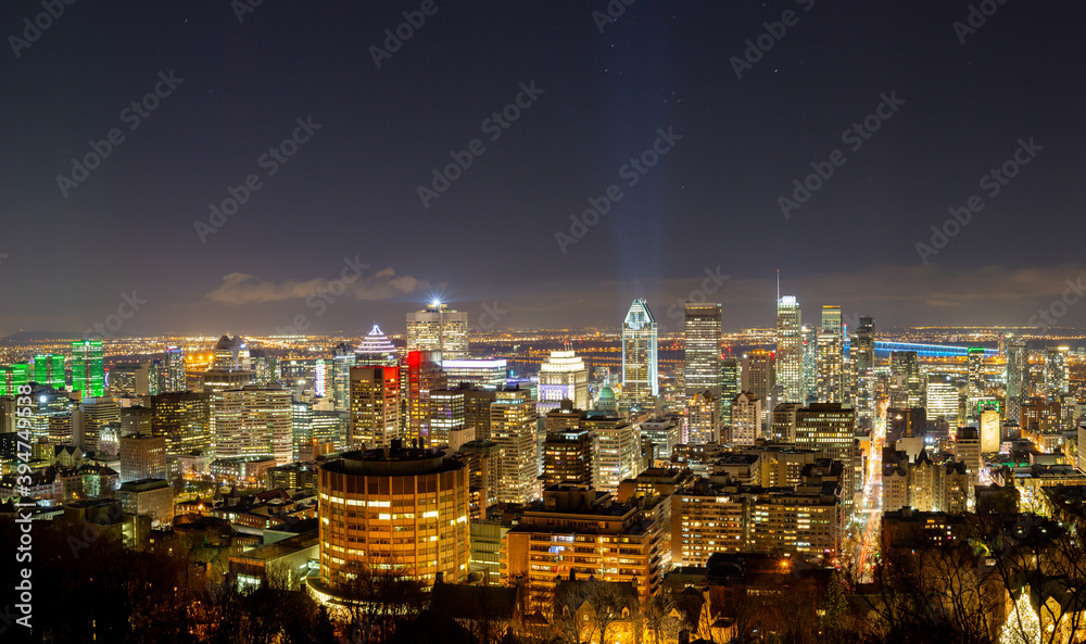 Panoramic cityscape photo of Downtown Montreal.