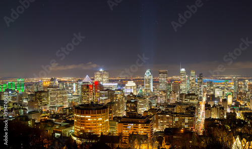 Panoramic cityscape photo of Downtown Montreal.