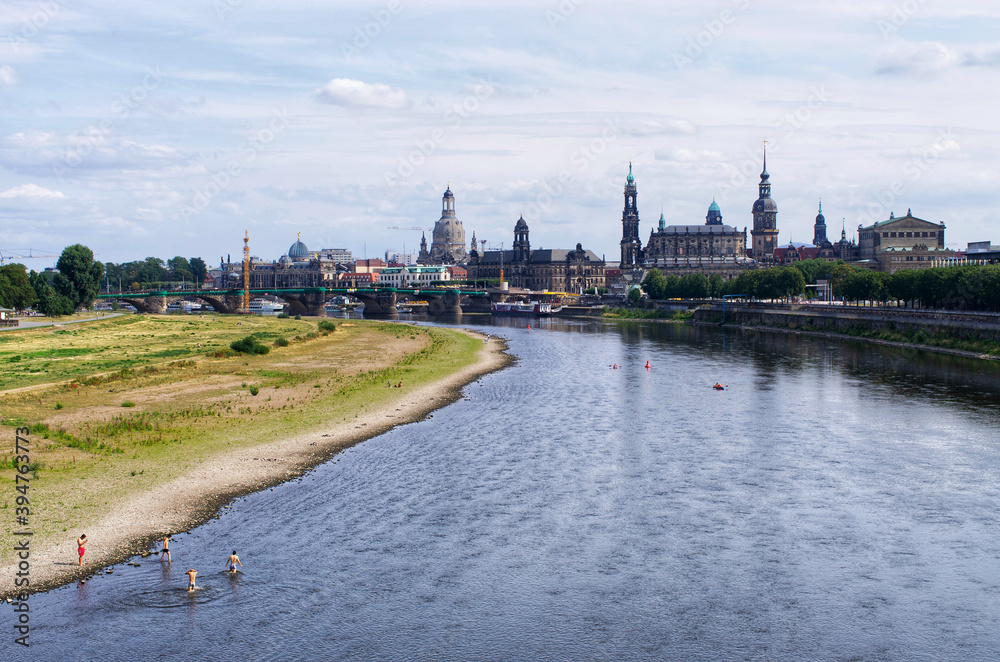 Obraz premium Dresden - scenery with the river