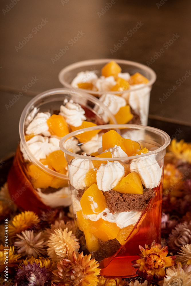 POSTRES DELICIOSOS Y SALUDABLES EN PORCIONES CON CHOCOLATE Y FRUTAS POSTRES DELICIOSOS Y SALUDABLES EN PORCIONES CON CHOCOLATE Y FRUTAS