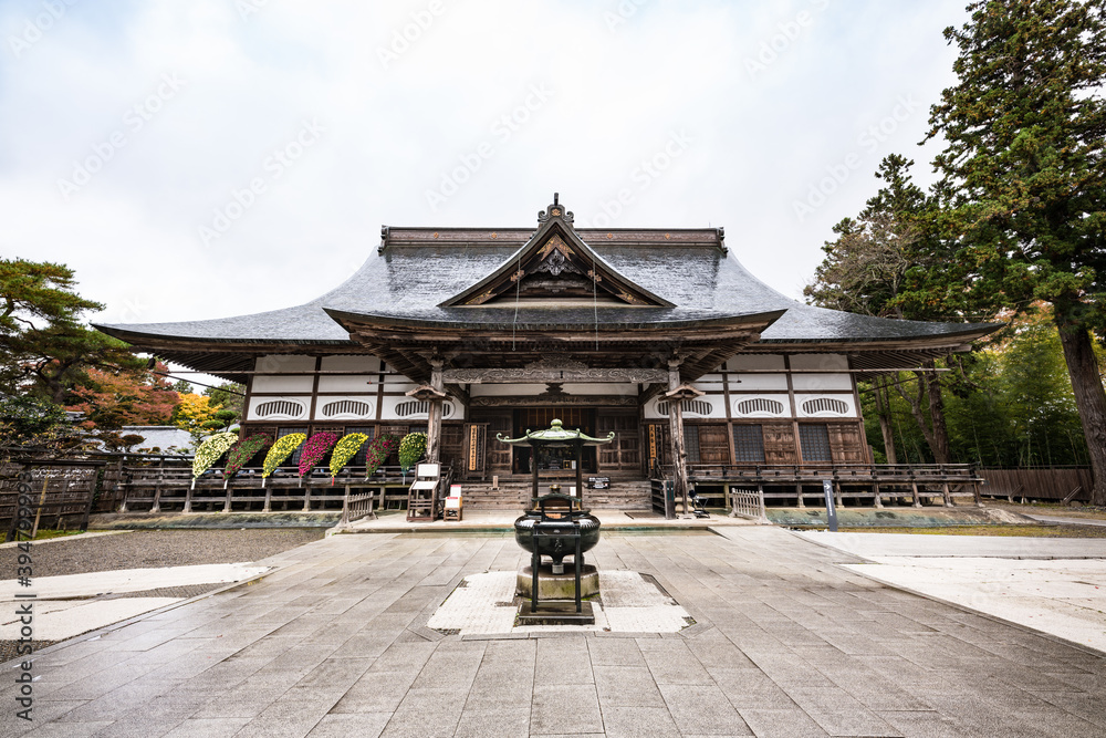 日本の世界遺産 岩手中尊寺本堂と香炉 日本の世界遺産 岩手中尊寺本堂と香炉