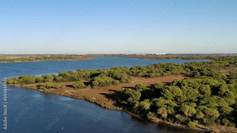 Survol de la Grande-Motte et de ses plages Survol de la Grande-Motte et de ses plages
