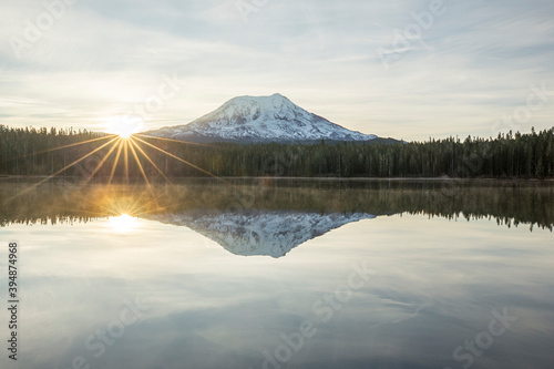 Fototapeta Naklejka Na Ścianę i Meble -  Takhlakh lake and mt adams at sunrise