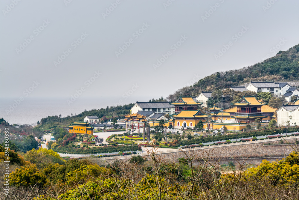 Φωτογραφία Chinese traditional colorful temples in the Putuoshan mountains, Zhoushan Island