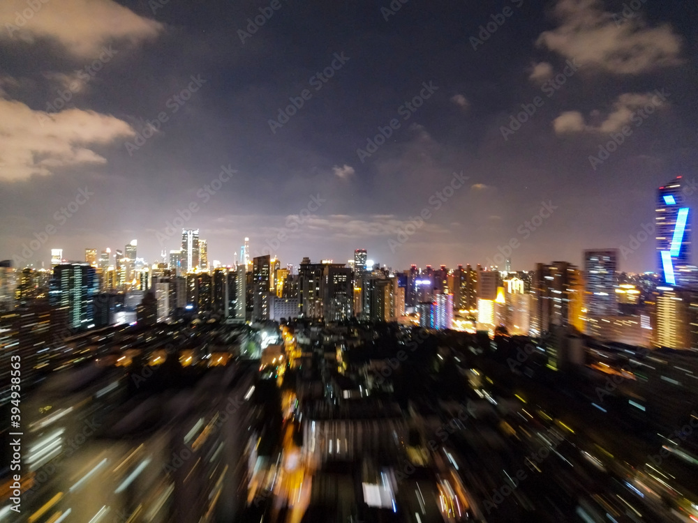 Obraz premium going into the city with a step