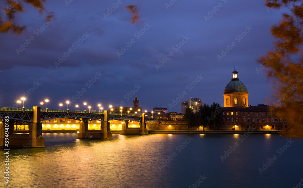 Fototapeta premium Evening view of Saint-Pierre Bridge over Garonne and Dome de la Grave, Toulouse, France
