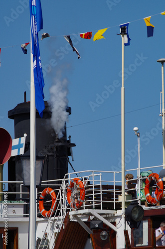 steamer whistle and flags of the world © K. Dufva