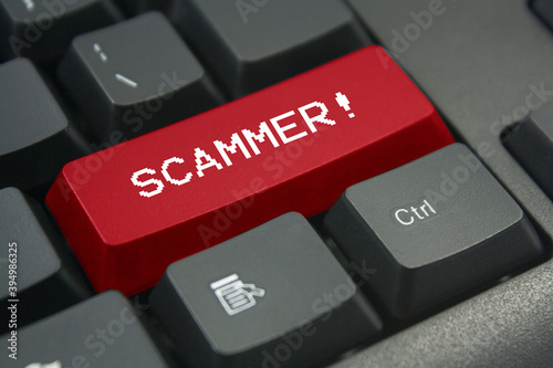 Konstfotografi red scammer keyboard button