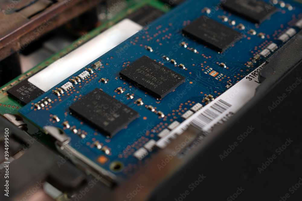 Replacement and expansion of RAM in the laptop, the choice of chips for the computer. Microchips green, CPU, CPU, microprocessor, motherboard Replacement and expansion of RAM in the laptop, the choice of chips for the computer. Microchips green, CPU, CPU, microprocessor, motherboard