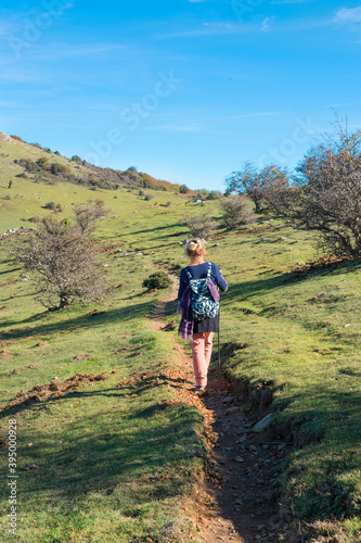 randonneuse dans les Albères  montagne catalane française photo