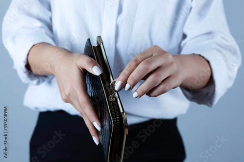 woman hand money with wallet