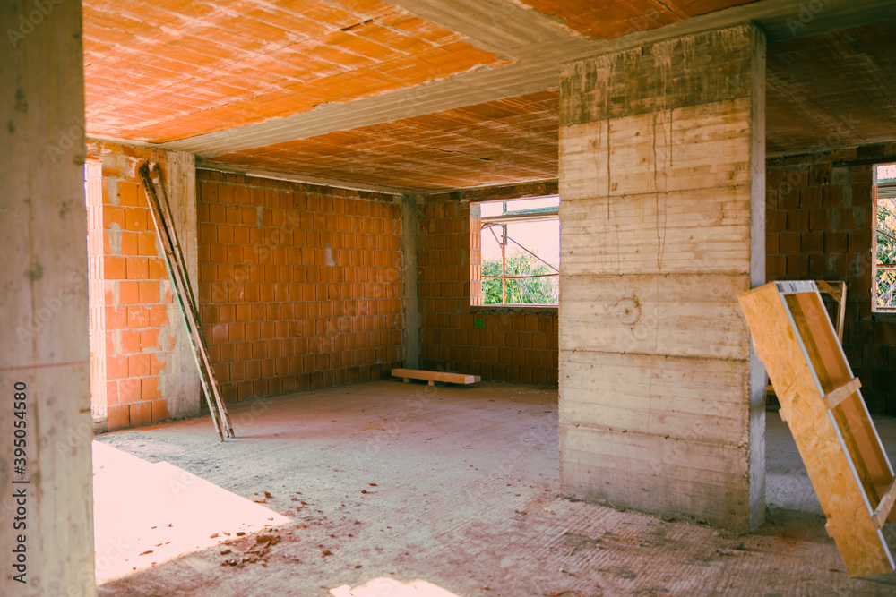 Obraz premium inside of an apartment under construction you can still see the red bricks 