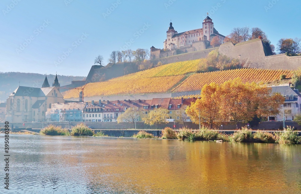 Würzburg, Festung Marienberg in herbstlichen Farben