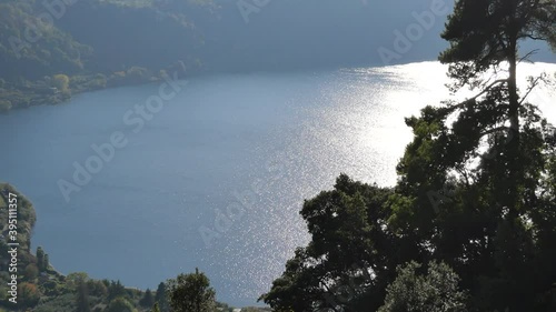 Nemi, vista dall'alto dell'omonimo lago.