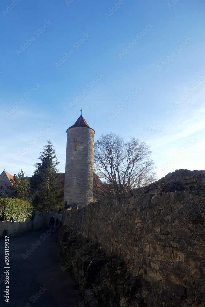 Naklejka premium Blick vom Strafturm zum Klosterturm in Rothenburg ob der Tauber