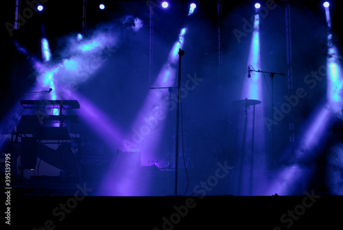 Image of the lights of a concert with some smoke before the concert