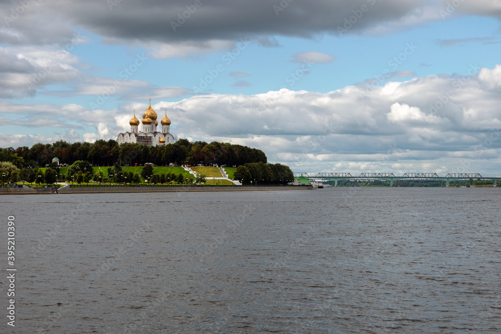 Obraz premium View of the Assumption Cathedral and the Volga embankment, located in the historical part of the city of Yaroslavl, from the Volga river