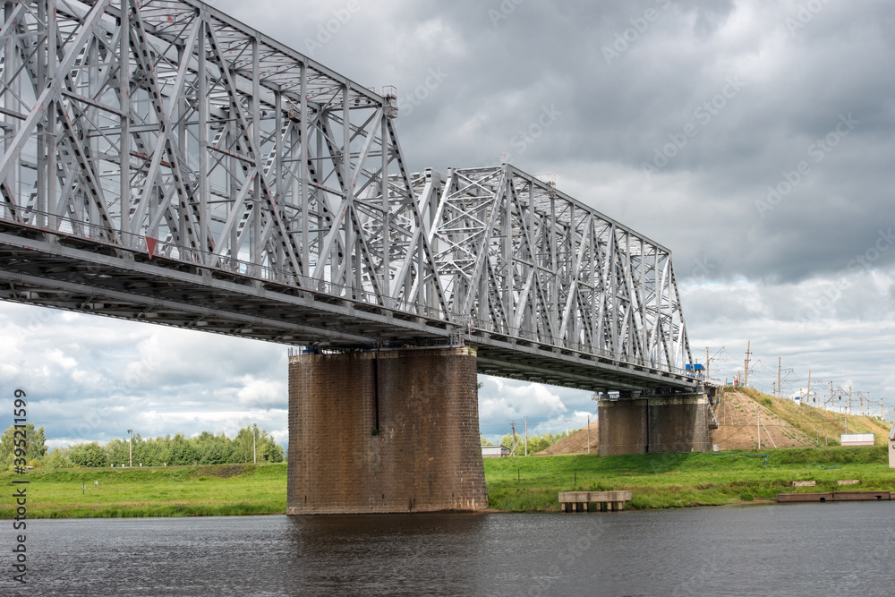 Nikolaevsky (Romanovsky) railway bridge across the Volga river in the city of Yaroslavl Nikolaevsky (Romanovsky) railway bridge across the Volga river in the city of Yaroslavl